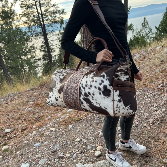 New Rustic Vintage Unisex Duffel Cowhide Bag Weekender Tan Brown Toooled Leather - Picture 5 of 12